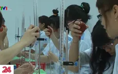 Sinh viên y khoa tình nguyện tới sân bay chặn dịch