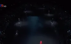 Show diễn thời trang khán giả không nhìn rõ người mẫu