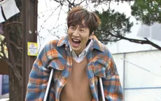 Lee Kwang Soo chống nạng trở lại với Running Man