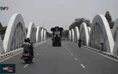 Tượng voi khổng lồ đeo khẩu trang tuyên truyền về phòng chống dịch COVID-19