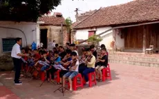 Thầy giáo dạy violin miễn phí chốn làng quê