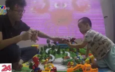Các ông bố ở nhà chăm con trong dịch COVID-19