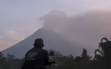 Núi lửa Merapi tại Indonesia phun tro bụi cao 6.000m
