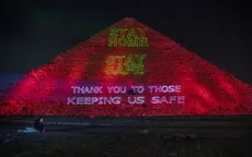Ai Cập thắp sáng kim tự tháp Giza kêu gọi người dân ở nhà