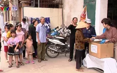 Tự may 40.000 khẩu trang dành tặng xóm làng