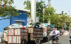 TP.HCM: Điểm tập kết rác gây ảnh hưởng giao thông