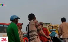 Chiêu trò bán thuốc trị bách bệnh trên xe khách ở Châu Đốc, An Giang