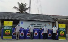 Tặng hàng trăm bồn chứa nước cho dân vùng hạn mặn