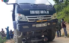 Xe tải va chạm xe máy, 3 người thương vong