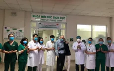 Bệnh nhân người Anh mắc COVID-19 từng phải thở máy được ra viện