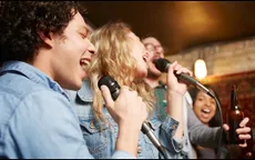 Hát karaoke gây ồn trong thời gian giãn cách xã hội có bị xử phạt?