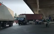 TP.HCM: Xe đầu kéo ôm cua cán 1 người tử vong