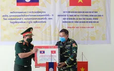 Quân khu 5 tặng vật tư y tế cho quân đội Lào và Campuchia
