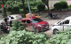 Xe dù, bến cóc, cò mồi tấp nập đưa người rời Thủ đô