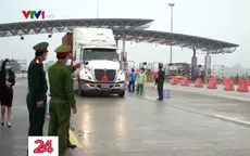 CSGT phối hợp liên ngành kiểm tra thân nhiệt tài xế trên cao tốc Hà Nội - Hải Phòng