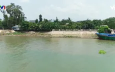 Kè chưa thi công xong đã sạt lở