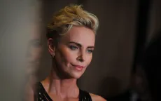 Giữa đại dịch COVID-19, Charlize Theron quyên góp 1 triệu USD làm từ thiện
