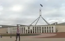 Australia khuyến cáo người nước ngoài về nước nếu không trang trải được chi phí
