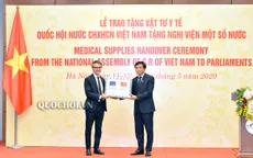 Quốc hội Việt Nam trao tặng vật tư y tế cho một số nghị viện