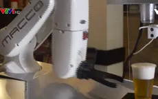 Robot chuyên... rót bia tại Tây Ban Nha