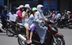 "Vật lộn" mưu sinh giữa trời nắng nóng hơn 40 độ C