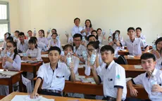Đại học Kiên Giang tặng quà “bảo vệ môi trường” cho học sinh Phú Quốc