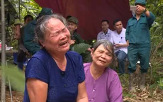 Khai quật lại 13 mộ liệt sỹ: Tìm thấy di vật của các nữ thanh niên xung phong