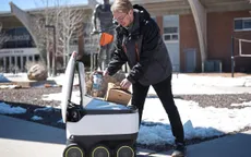 Đại dịch COVID-19: Robot thay người làm việc - vừa mừng vừa lo