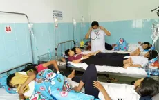 Hơn 100 học sinh nghi ngộ độc do ăn bánh mỳ chà bông pho mai xuất viện
