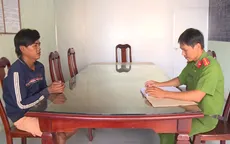 Sóc Trăng - Người dân phẫn nộ vì cha hành hạ con dã man
