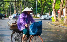 Ngắm góc phố Thanh Niên - Thuỵ Khuê đẹp dịu dàng sau cơn mưa rào