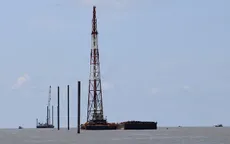 Cà Mau di dời 4 trụ điện gió trên cửa biển Gành Hào