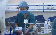 Vụ bé trai bị bỏ rơi ở hố ga: Có người nhận là "bà ngoại" xin thăm bé