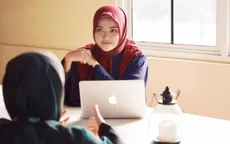 Phụ nữ trẻ Indonesia khởi nghiệp thành công với thời trang Hồi giáo
