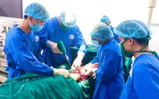 Bệnh viện tuyến huyện nối chân đứt rời cho bệnh nhân bị tai nạn giao thông