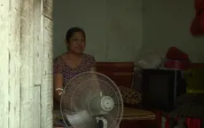 Xóm trọ nghèo oằn mình chống chọi cái nóng - Chỉ một làn gió thoảng qua cũng thấy hạnh phúc!