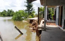 Nhà cửa sắp mất hút dưới vực sâu do sạt lở, người dân như "ngồi trên đống lửa"