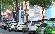 TP.HCM: Bất chấp bảng thông báo phạt nguội, nhiều ô tô vẫn... thích là dừng