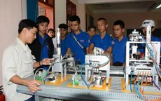 Tuyển sinh trường nghề: Nhổ cọc đi tìm trâu