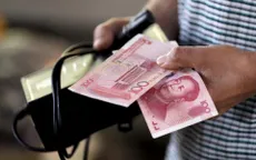 Người dân Trung Quốc đổ xô rút tiền khỏi ngân hàng vì tin đồn thất thiệt