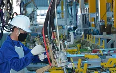 Việt Nam vừa “phòng thủ” chống dịch COVID-19, vừa “tấn công” trên mặt trận kinh tế