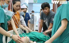 Diệu Nhi đã uống được sữa, Trúc Nhi chưa cai máy thở sau ca mổ tách dính