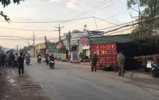 Container văng xuống đường đè chết một phụ nữ