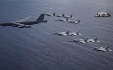 Điều B-52 tập trận cùng tàu sân bay ở Biển Đông, Mỹ định 'thay lời muốn nói'?