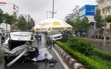 Nhân viên rửa xe lùi xe tông chết người, đâm xe biển xanh