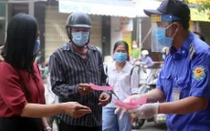 Người dân Đà Nẵng bắt đầu đi chợ bằng thẻ chẵn - lẻ để ngừa COVID-19