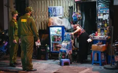 Công an quận Hoàn Kiếm tiến hành kiểm tra, nhắc nhở các quán ăn đêm