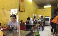 Vẫn còn nhiều hàng quán Hà Nội chưa thực hiện giãn cách để phòng COVID-19