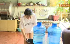 Người dân khốn đốn vì thiếu nước sạch cả tháng trời