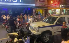 Xe công an phường lao vào hàng loạt quán ăn tại phố Tây Bùi Viện